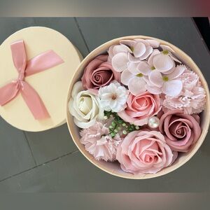 Chic Soap Floral Gift Box with Pink Roses